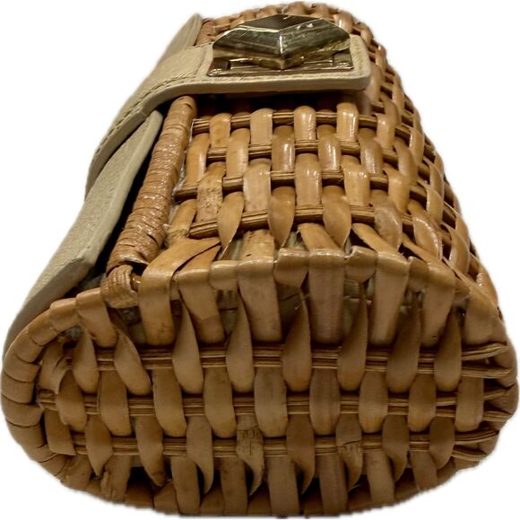 Michael Kors Woven Rattan Clutch with Gold Geometric Clasp – light gold leather - Picture 9 of 9
